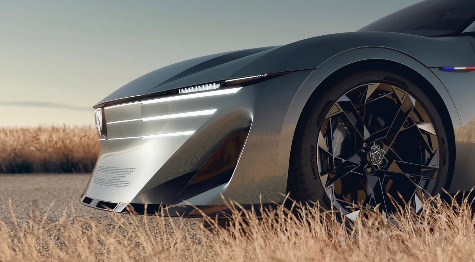 前面の光の線とホイールを低い位置から写したRCZ Vision